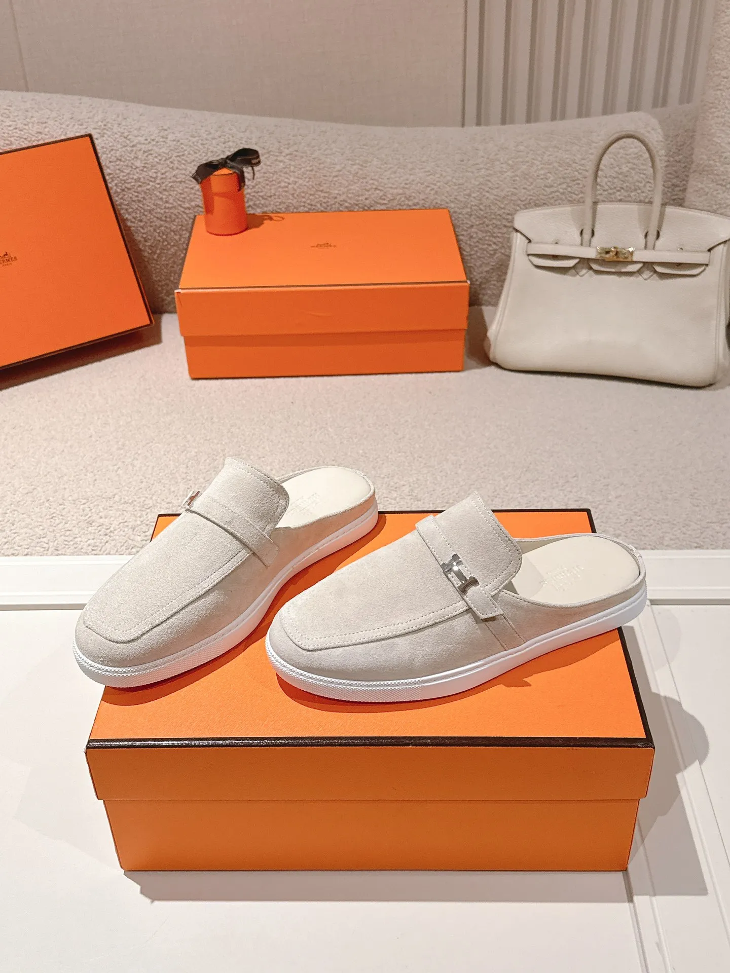 Men's men's shoes 💰560💰 Hermes 25ss new autumn and winter loafers, British retro design, classic and durable! Original reverse mold last, the ultimate 1:1 shape. Fabric: Cow suede/calfskin Lining: Imported sheepskin lining Outsole: Open-molded rubber sole Size: 35-45